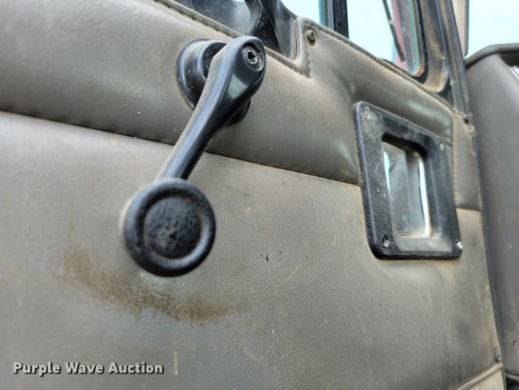 image for item LO9268 2005 Kenworth W900  semi truck