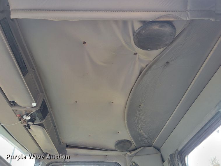 image for item LO9268 2005 Kenworth W900  semi truck