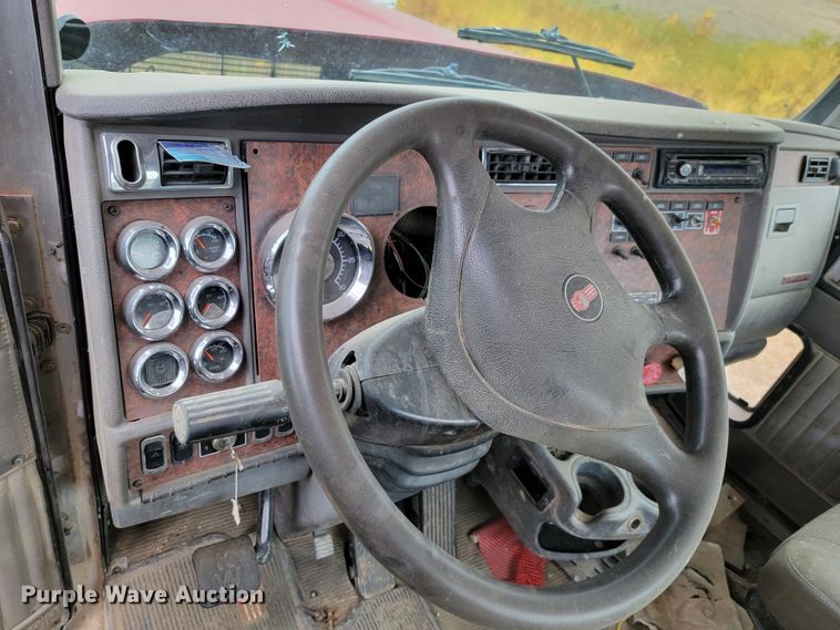 image for item LO9268 2005 Kenworth W900  semi truck