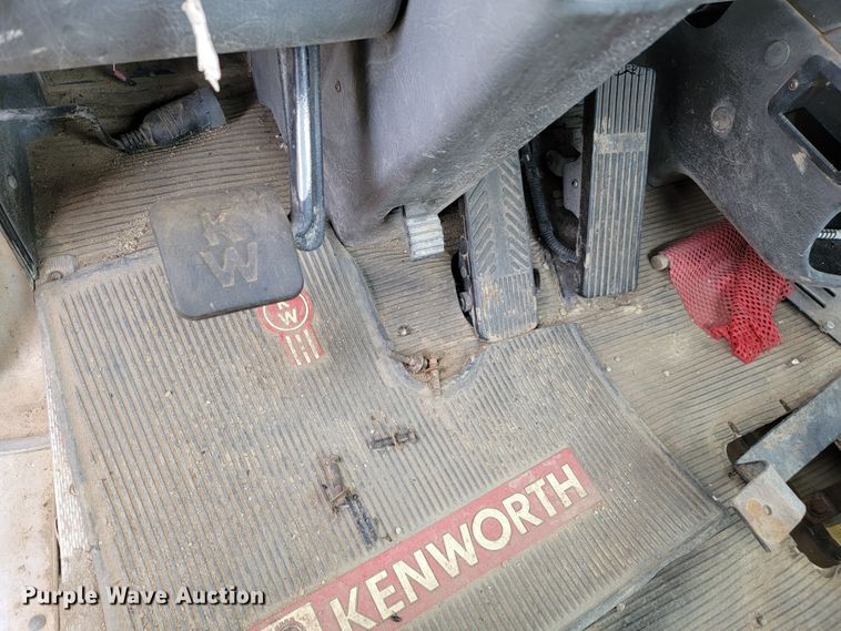 image for item LO9268 2005 Kenworth W900  semi truck