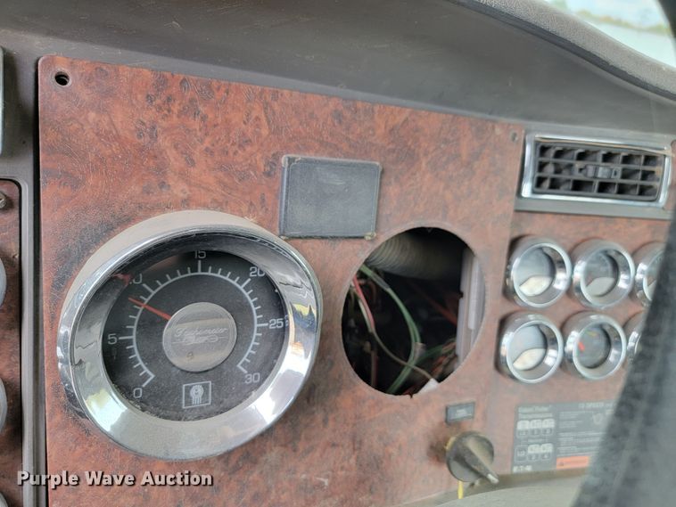 image for item LO9268 2005 Kenworth W900  semi truck