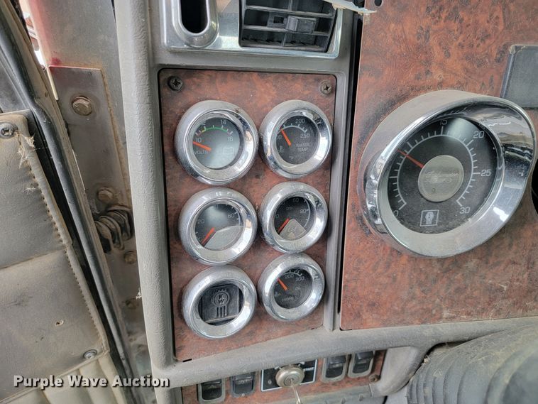 image for item LO9268 2005 Kenworth W900  semi truck