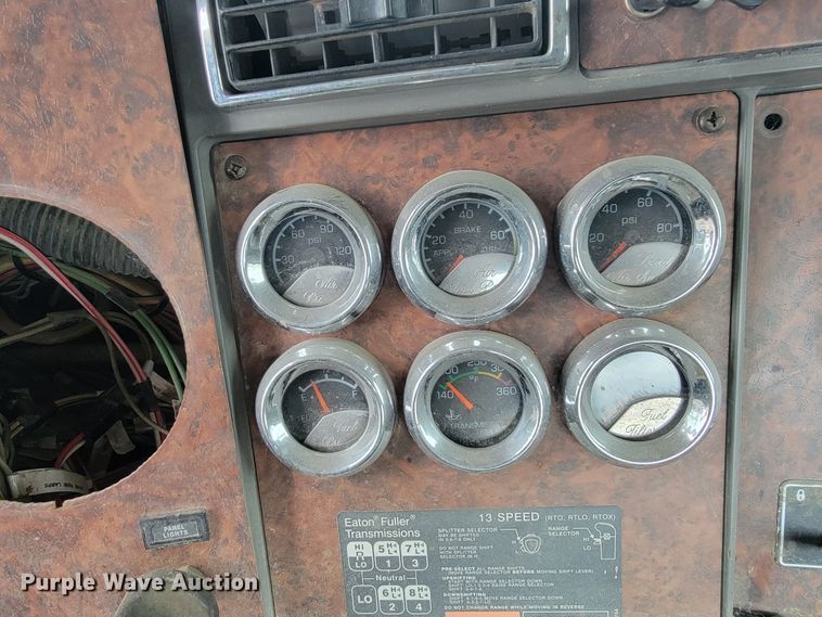 image for item LO9268 2005 Kenworth W900  semi truck