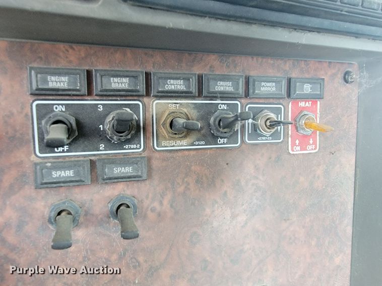 image for item LO9268 2005 Kenworth W900  semi truck