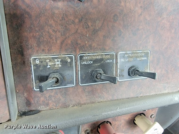 image for item LO9268 2005 Kenworth W900  semi truck