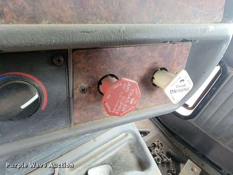 image for item LO9268 2005 Kenworth W900  semi truck