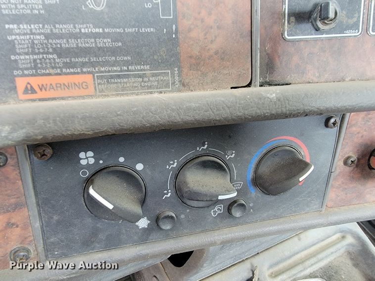 image for item LO9268 2005 Kenworth W900  semi truck