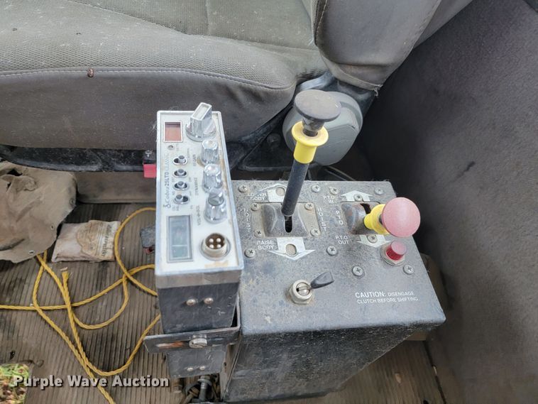 image for item LO9268 2005 Kenworth W900  semi truck