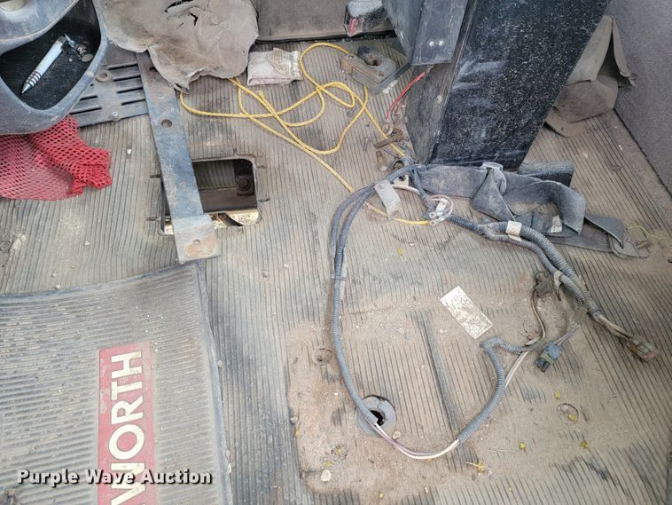 image for item LO9268 2005 Kenworth W900  semi truck