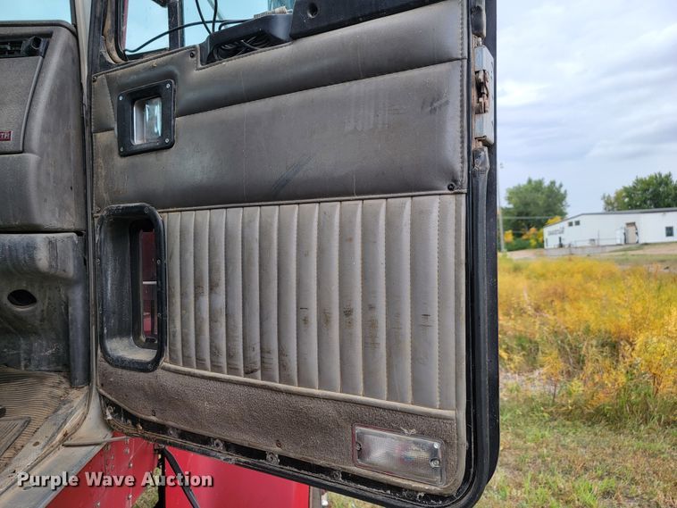 image for item LO9268 2005 Kenworth W900  semi truck