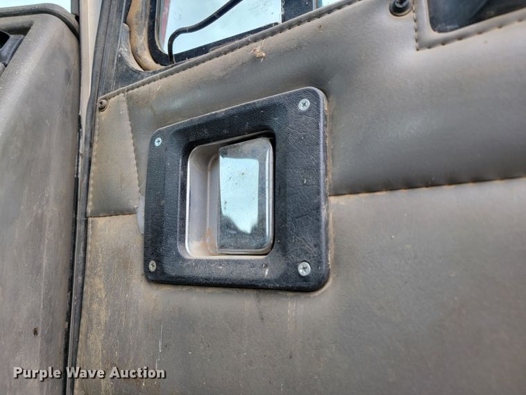 image for item LO9268 2005 Kenworth W900  semi truck