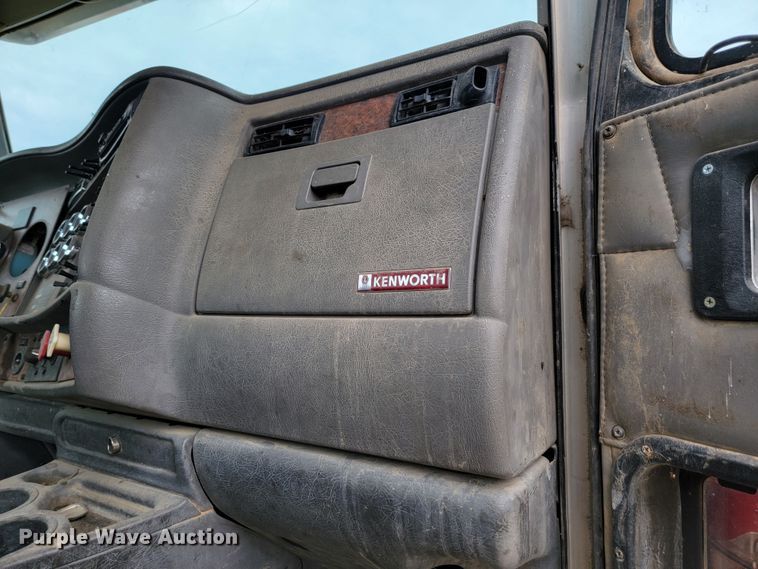 image for item LO9268 2005 Kenworth W900  semi truck