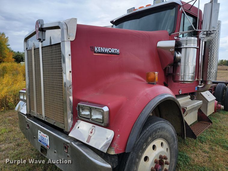 image for item LO9268 2005 Kenworth W900  semi truck