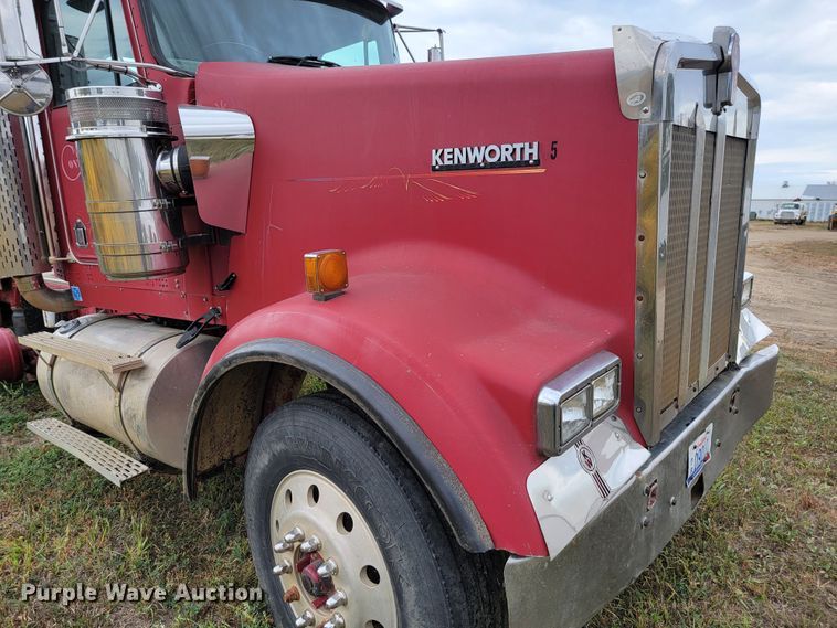 image for item LO9268 2005 Kenworth W900  semi truck