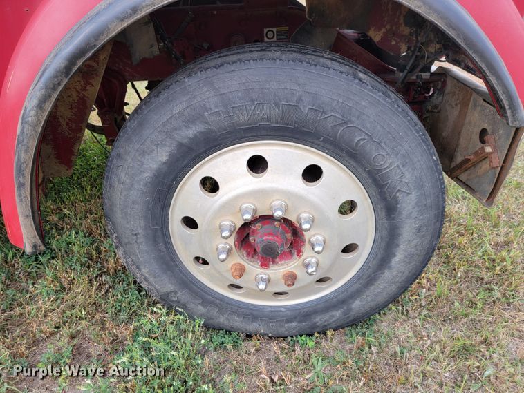 image for item LO9268 2005 Kenworth W900  semi truck