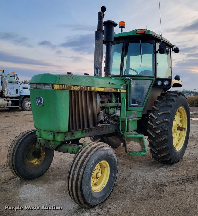 image for item LO9281 1978 John Deere 4440  tractor