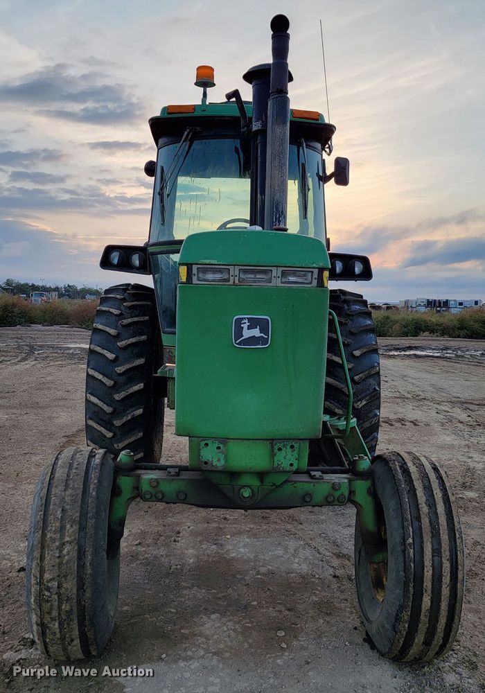 image for item LO9281 1978 John Deere 4440  tractor