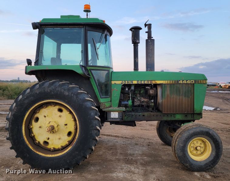 image for item LO9281 1978 John Deere 4440  tractor