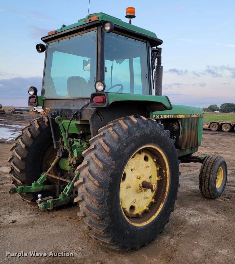 image for item LO9281 1978 John Deere 4440  tractor