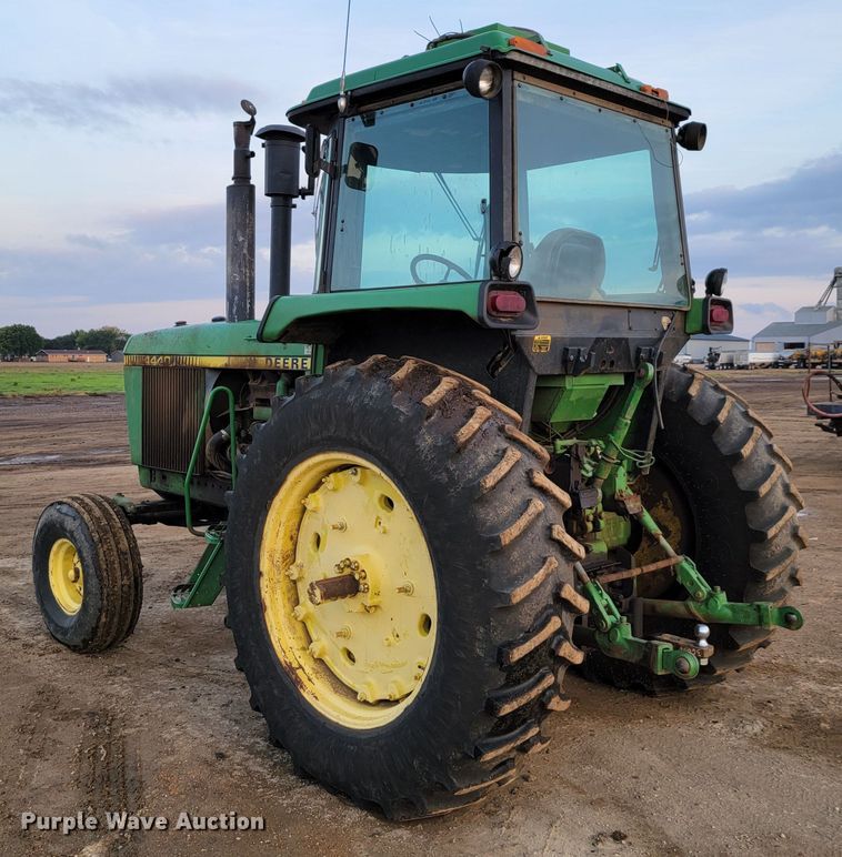 image for item LO9281 1978 John Deere 4440  tractor