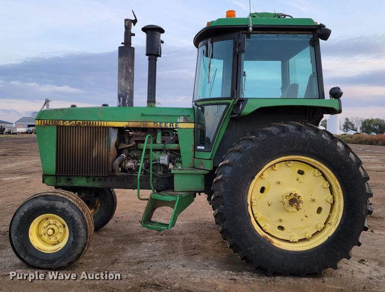 image for item LO9281 1978 John Deere 4440  tractor