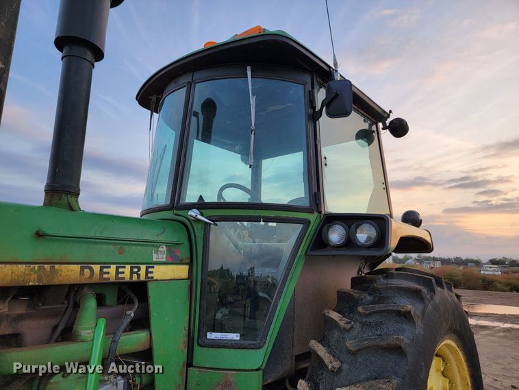 image for item LO9281 1978 John Deere 4440  tractor