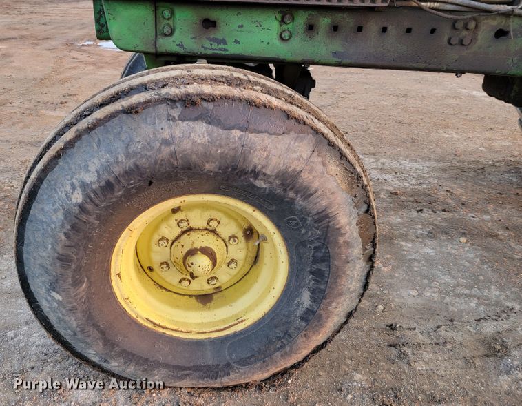 image for item LO9281 1978 John Deere 4440  tractor