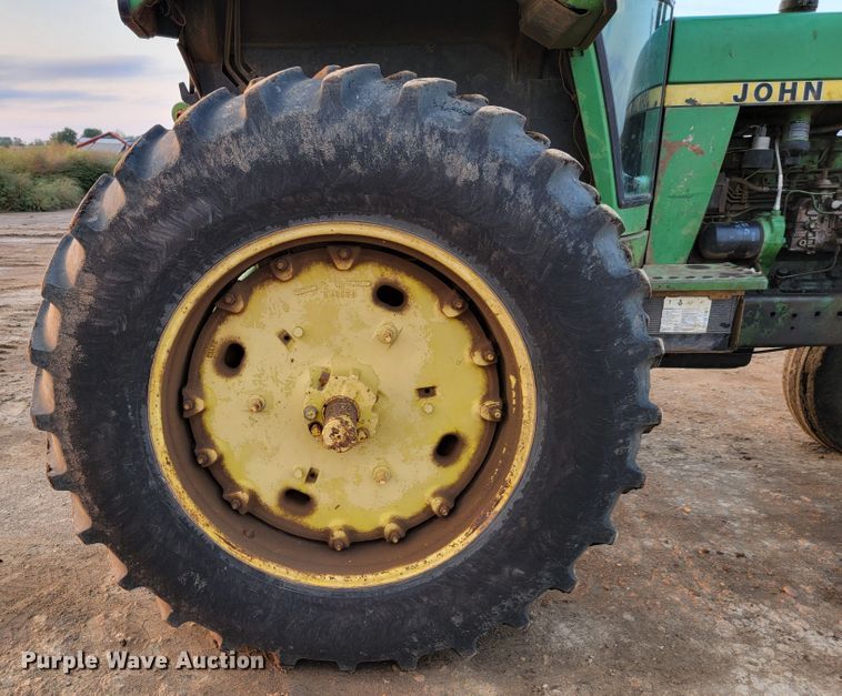 image for item LO9281 1978 John Deere 4440  tractor