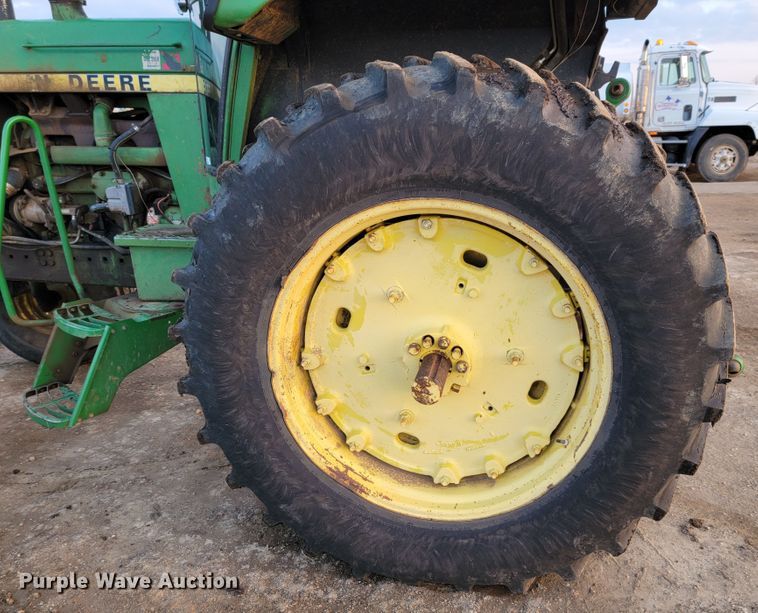 image for item LO9281 1978 John Deere 4440  tractor