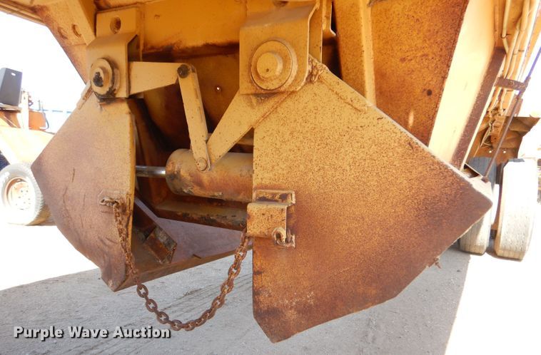 image for item LU9682 1973 Fruehauf  bottom dump trailer