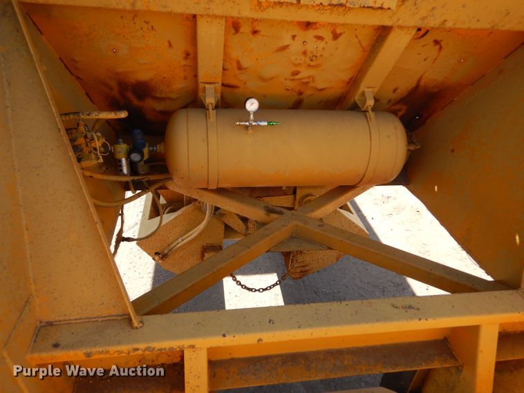 image for item LU9682 1973 Fruehauf  bottom dump trailer