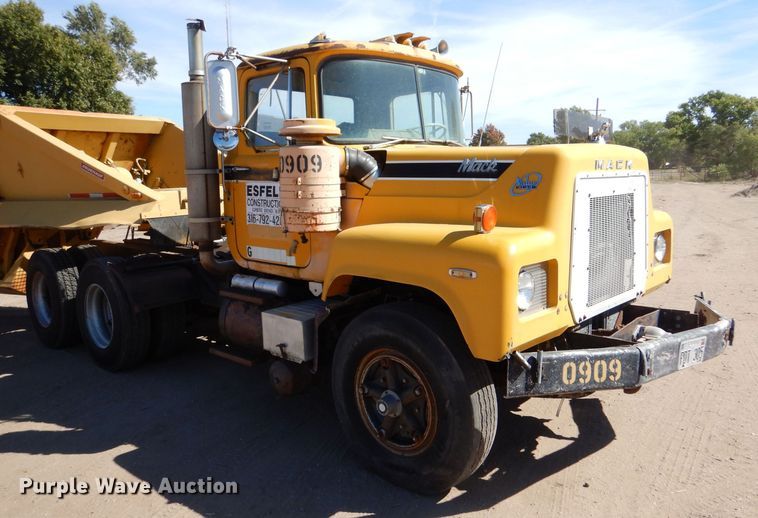 image for item LU9683 1975 Mack RS685LST  semi truck