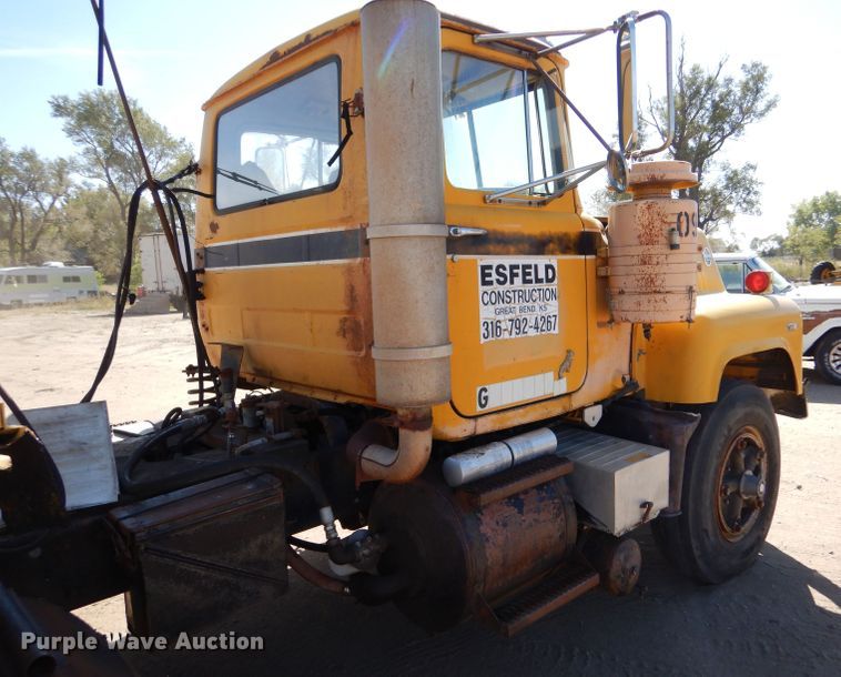 image for item LU9683 1975 Mack RS685LST  semi truck