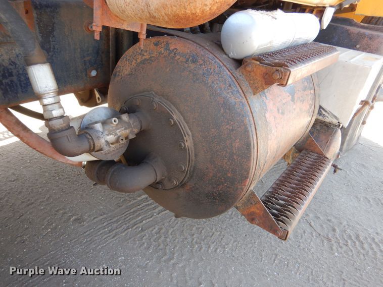 image for item LU9683 1975 Mack RS685LST  semi truck