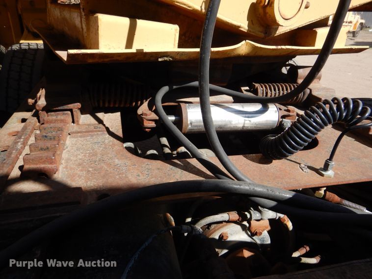 image for item LU9683 1975 Mack RS685LST  semi truck