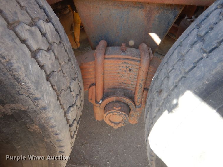 image for item LU9683 1975 Mack RS685LST  semi truck