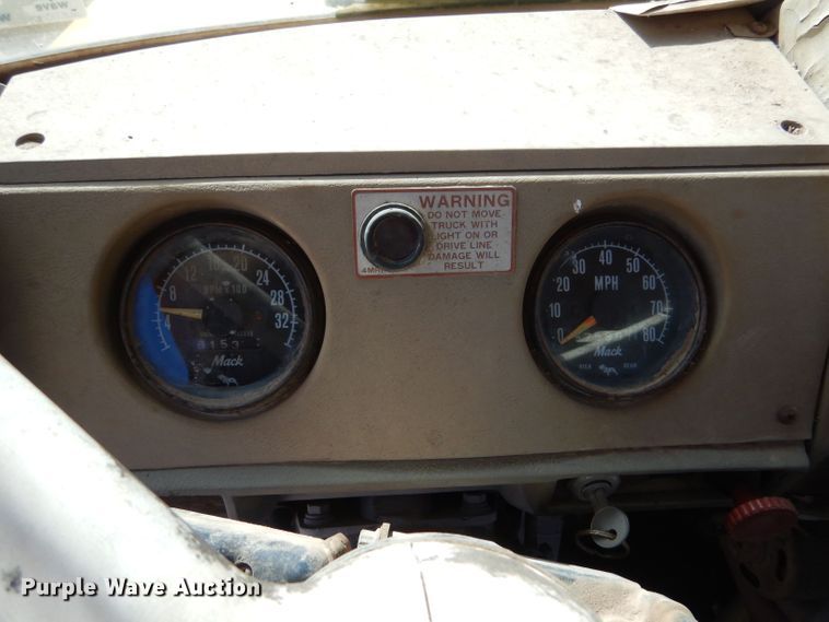 image for item LU9683 1975 Mack RS685LST  semi truck