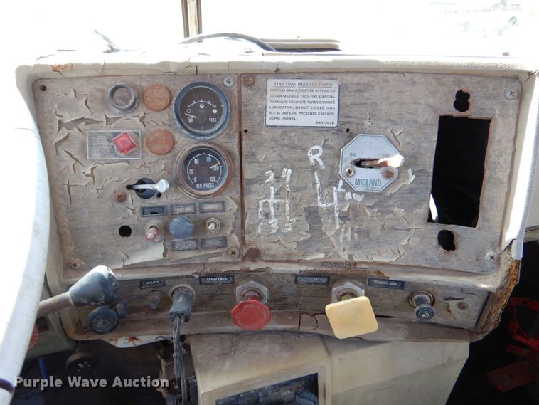 image for item LU9683 1975 Mack RS685LST  semi truck