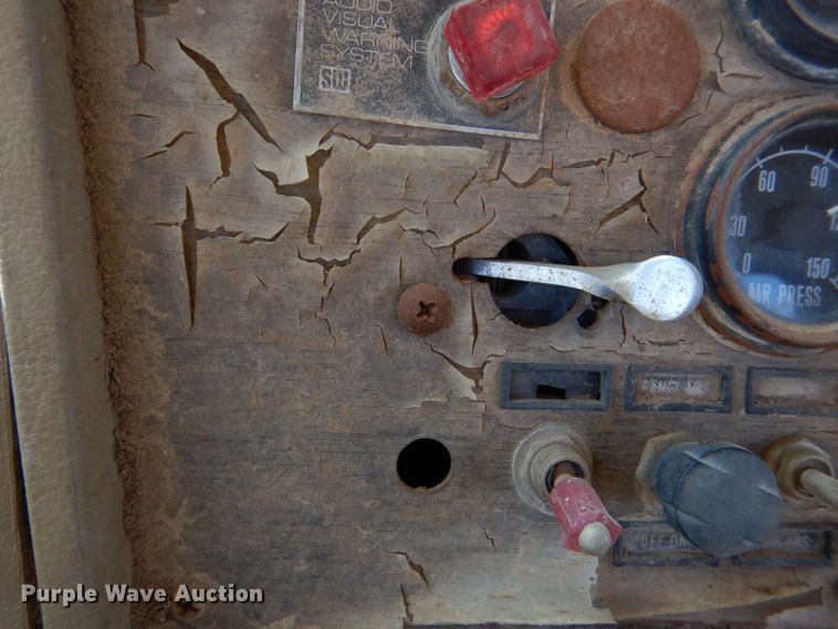 image for item LU9683 1975 Mack RS685LST  semi truck