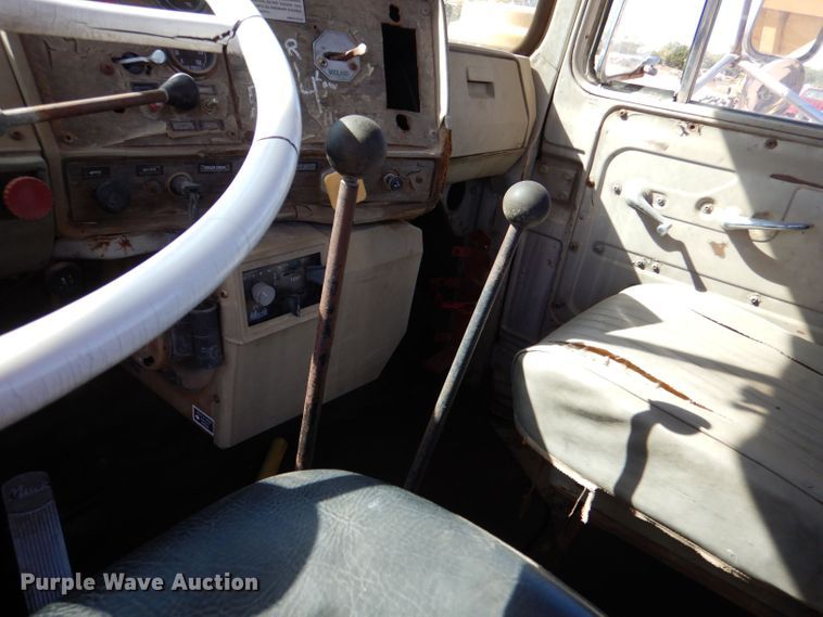 image for item LU9683 1975 Mack RS685LST  semi truck