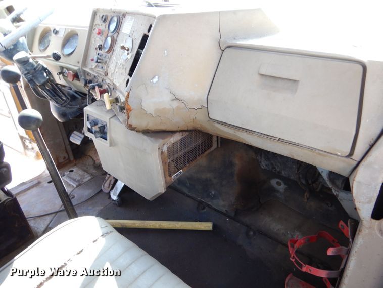 image for item LU9683 1975 Mack RS685LST  semi truck