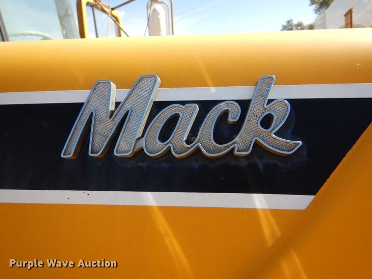 image for item LU9683 1975 Mack RS685LST  semi truck