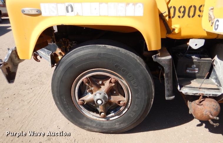 image for item LU9683 1975 Mack RS685LST  semi truck