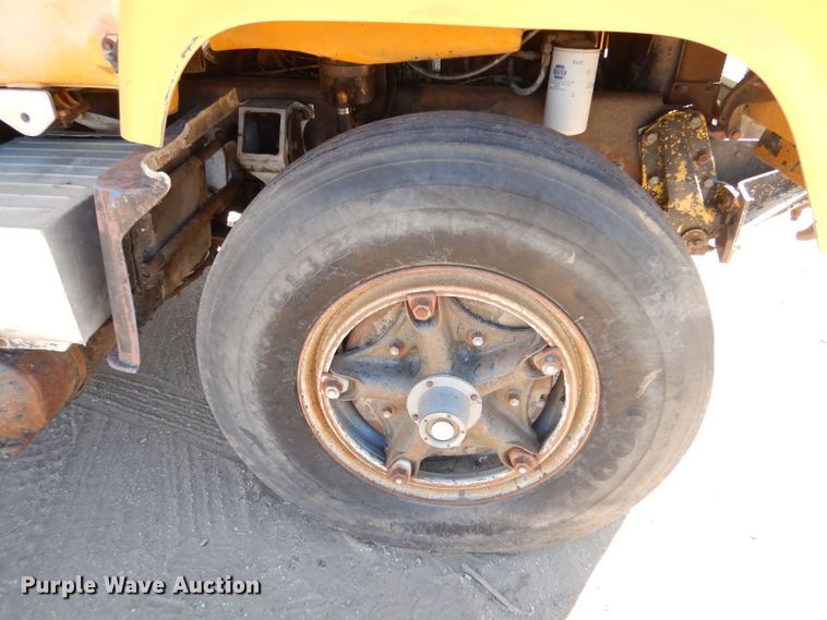 image for item LU9683 1975 Mack RS685LST  semi truck