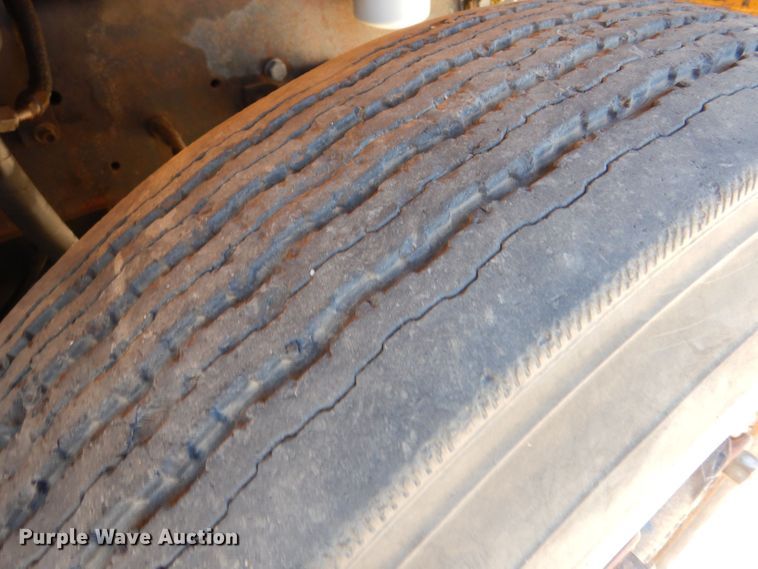 image for item LU9683 1975 Mack RS685LST  semi truck