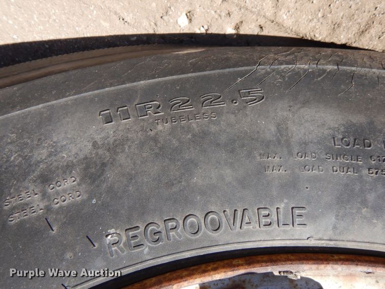 image for item LU9683 1975 Mack RS685LST  semi truck