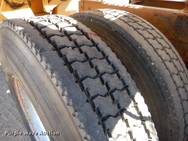 image for item LU9683 1975 Mack RS685LST  semi truck