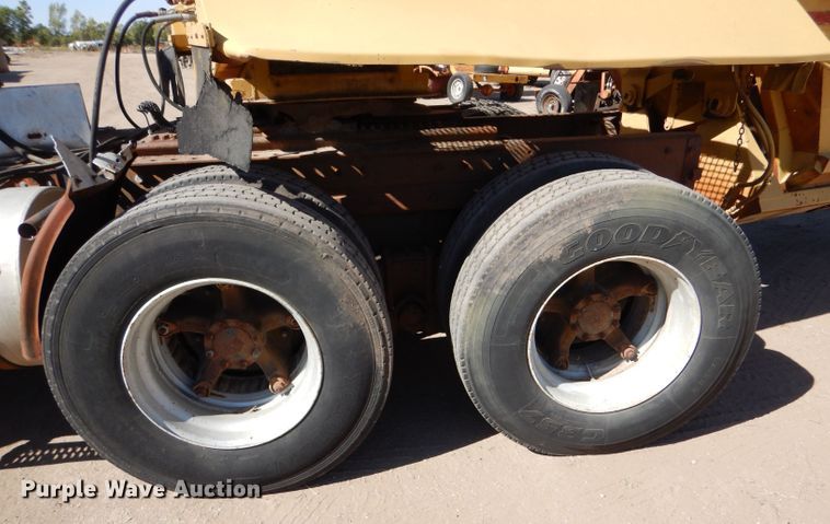 image for item LU9683 1975 Mack RS685LST  semi truck