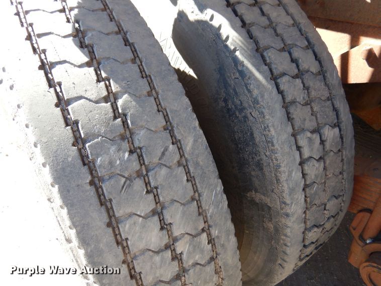 image for item LU9683 1975 Mack RS685LST  semi truck