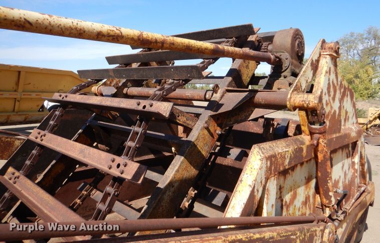 image for item LU9695 Soil Mover 90E  elevating scraper